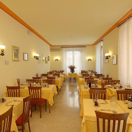 مونتيكاتيني تيرمي Hotel Delizia Genovese المظهر الخارجي الصورة