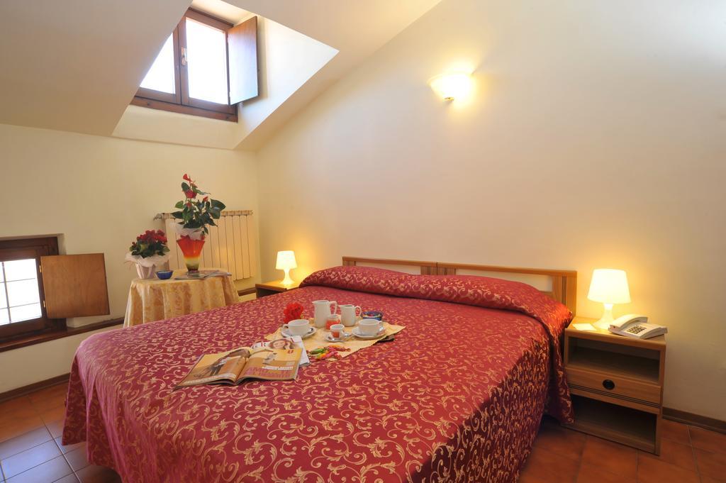مونتيكاتيني تيرمي Hotel Delizia Genovese الغرفة الصورة