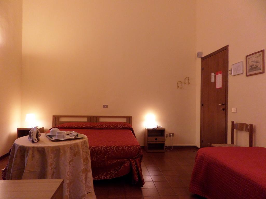 مونتيكاتيني تيرمي Hotel Delizia Genovese الغرفة الصورة