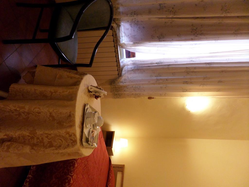 مونتيكاتيني تيرمي Hotel Delizia Genovese الغرفة الصورة